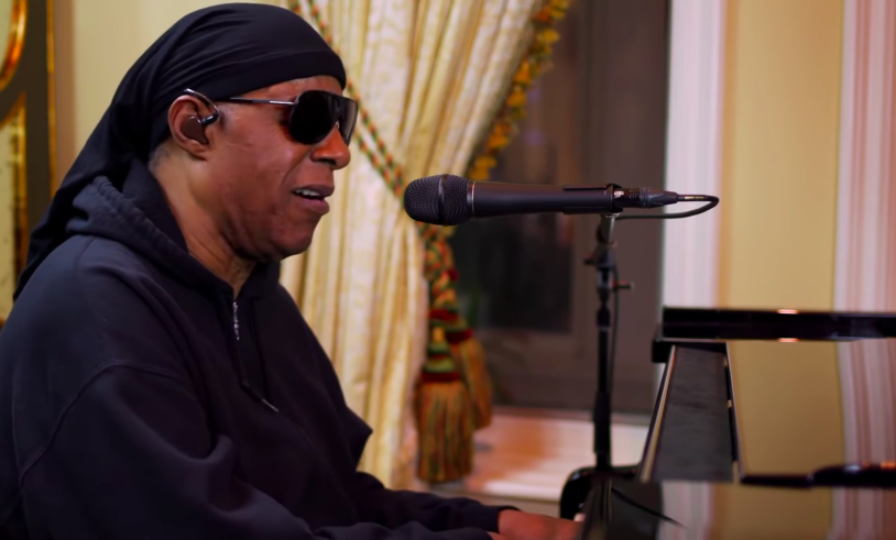 Stevie Wonder plays Bill Withers' 'Lean On Me'