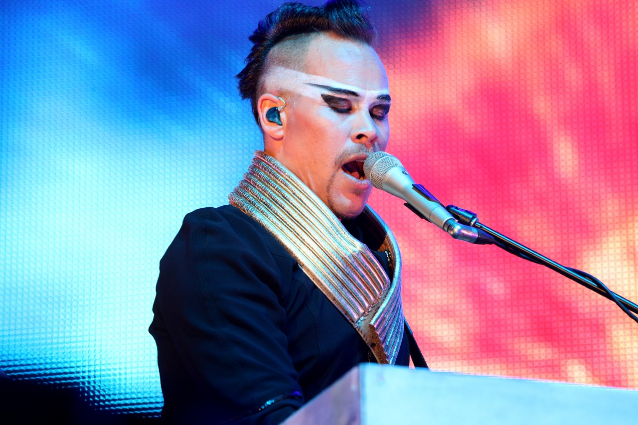 25EmpireOfTheSun06