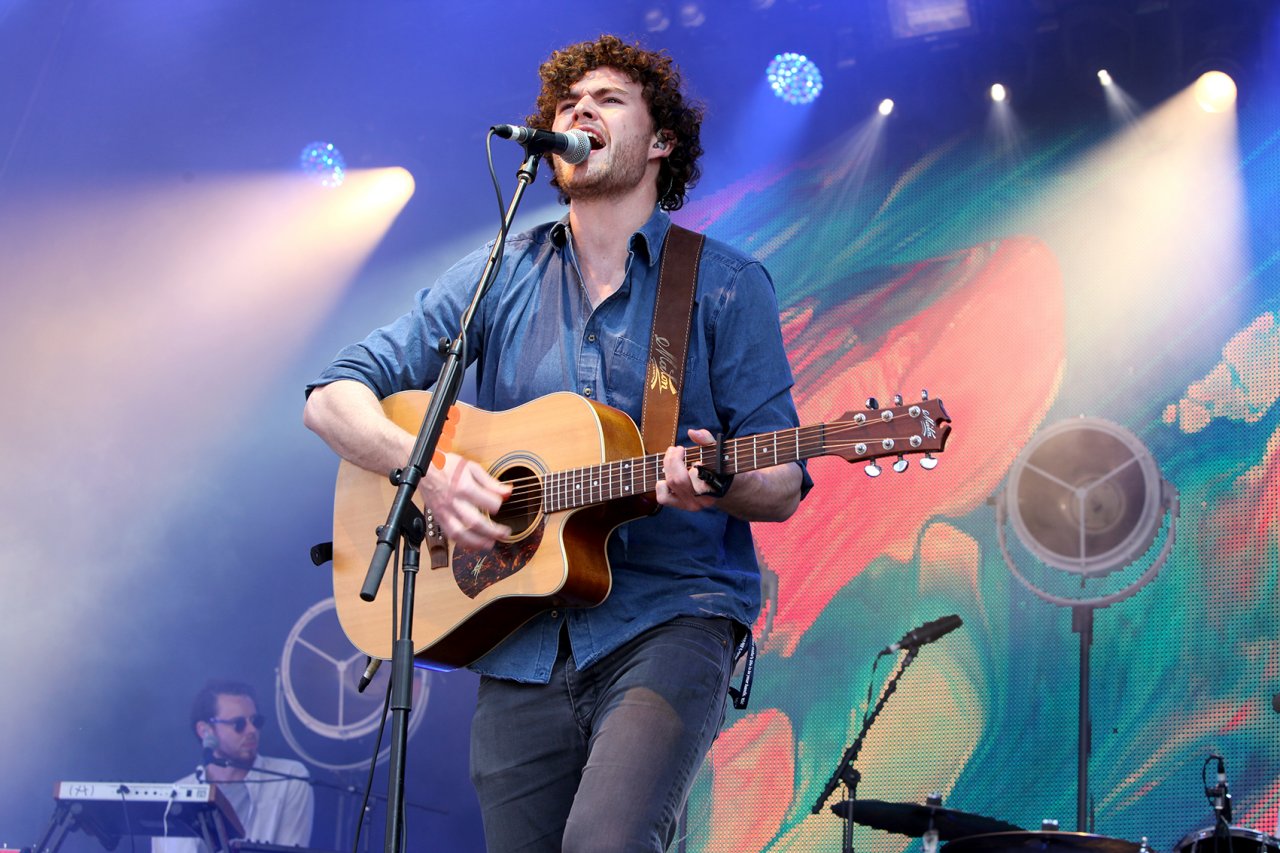 31VanceJoy02