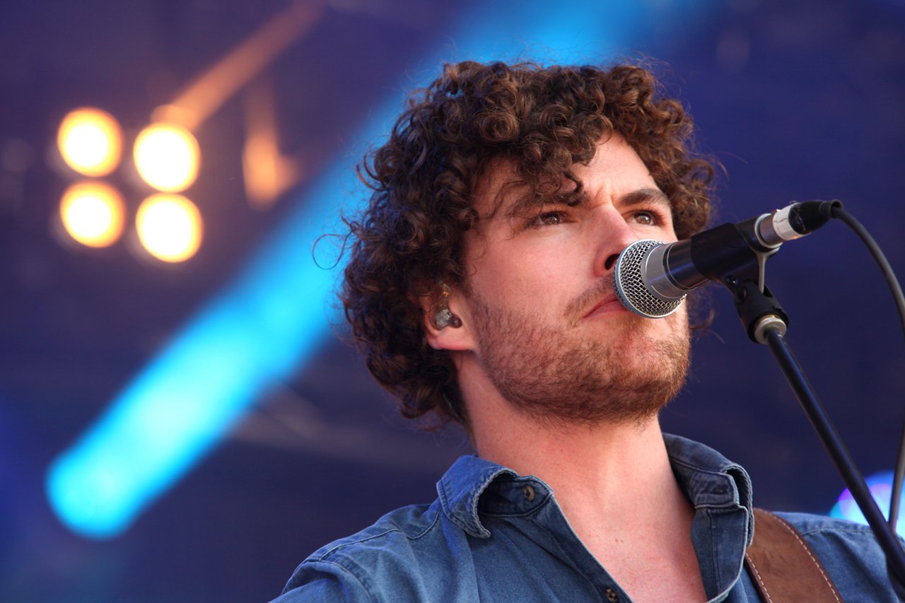 31VanceJoy04