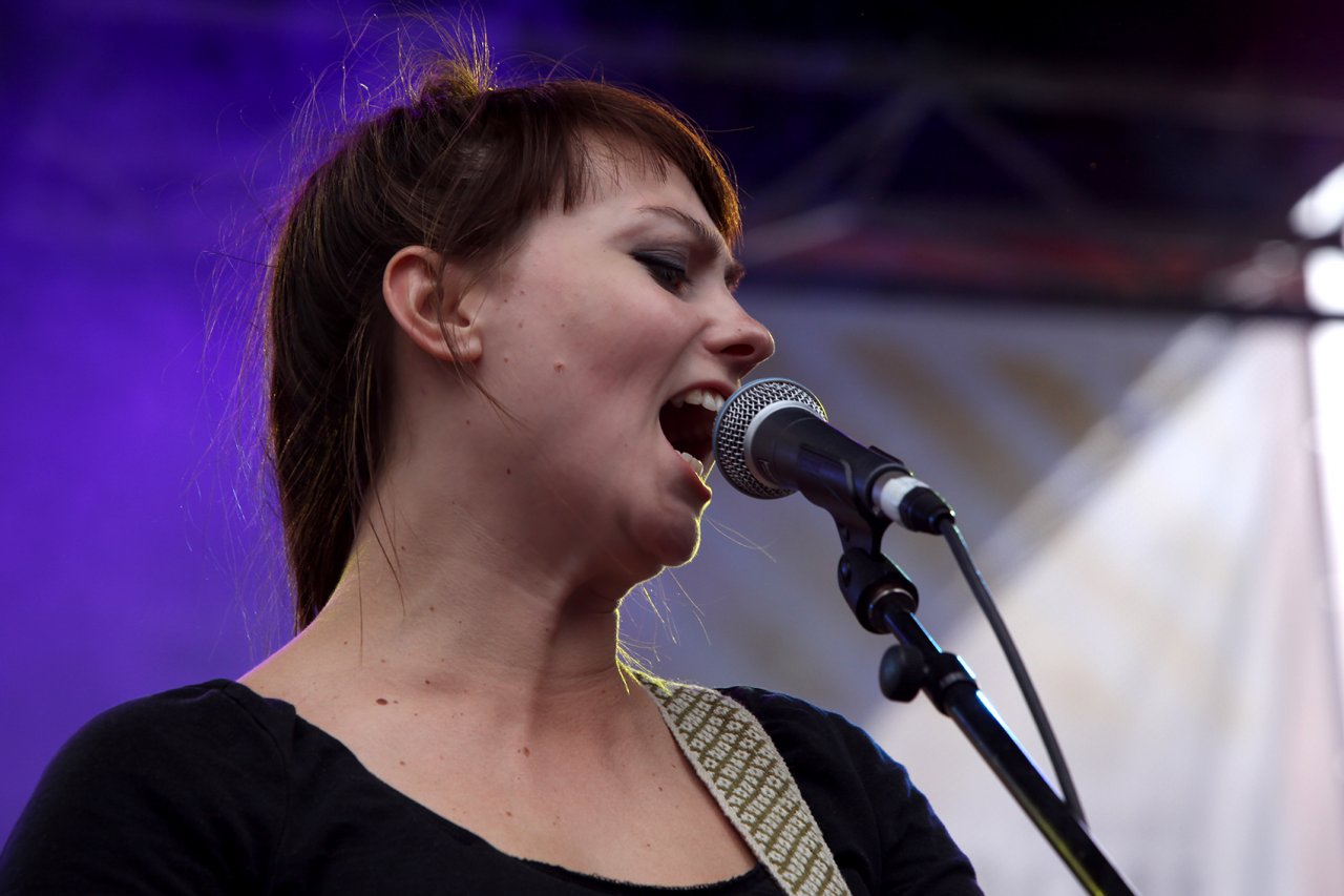 07AngelOlsen02