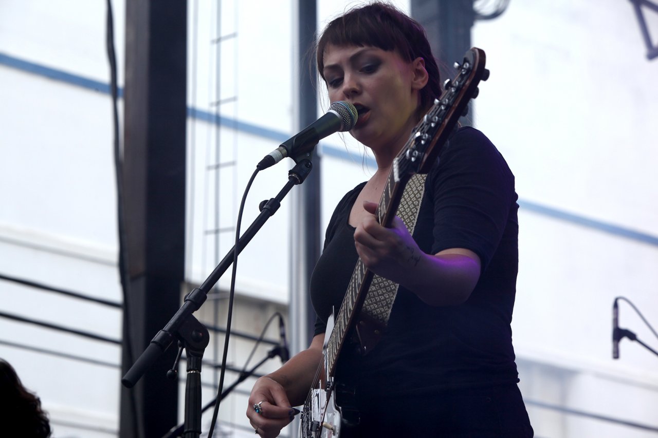 07AngelOlsen04