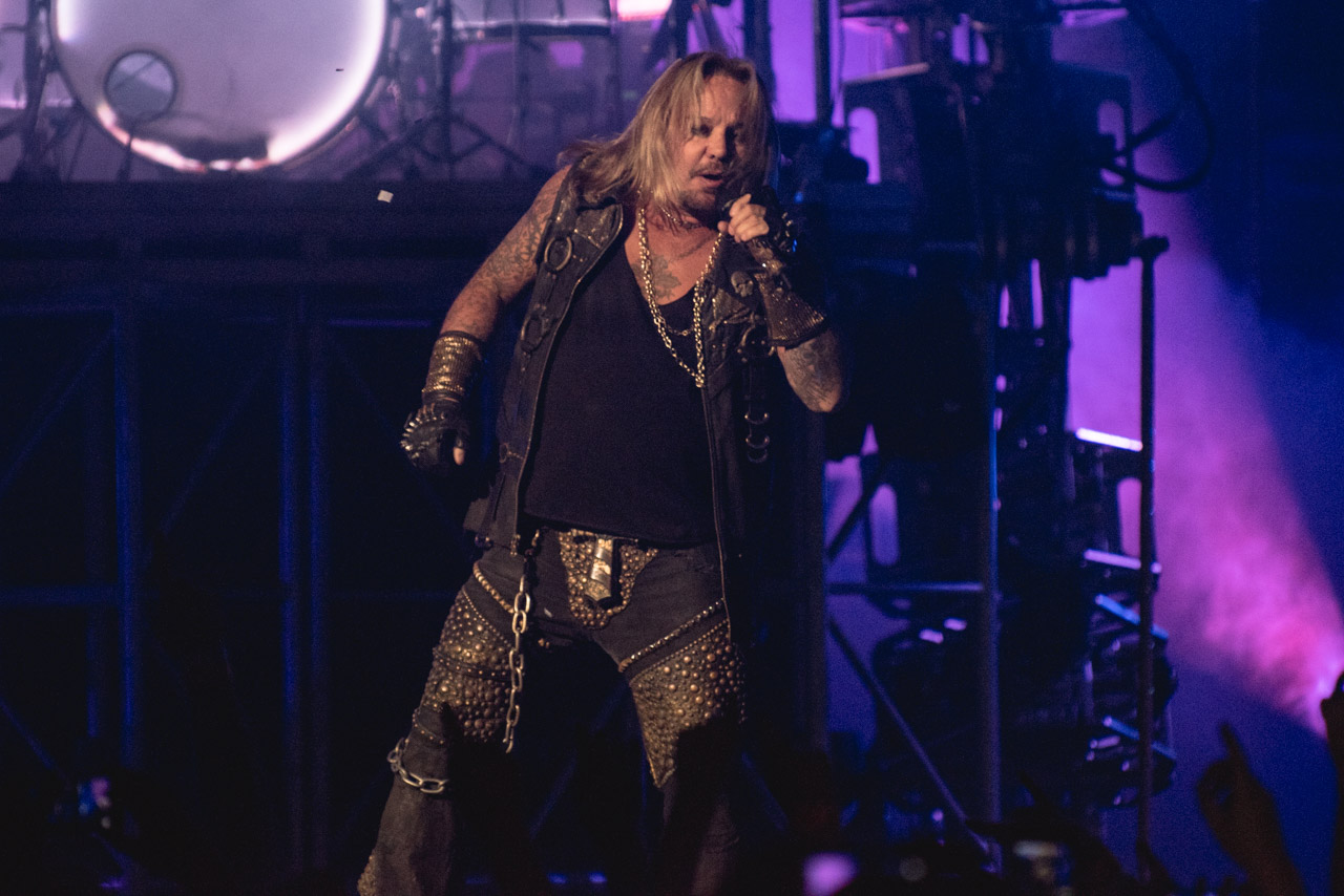 02MotleyCrueAllphonesArena 1