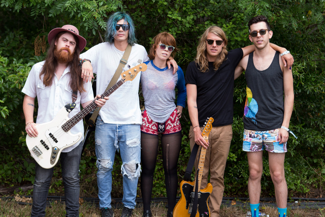 Grouplove1