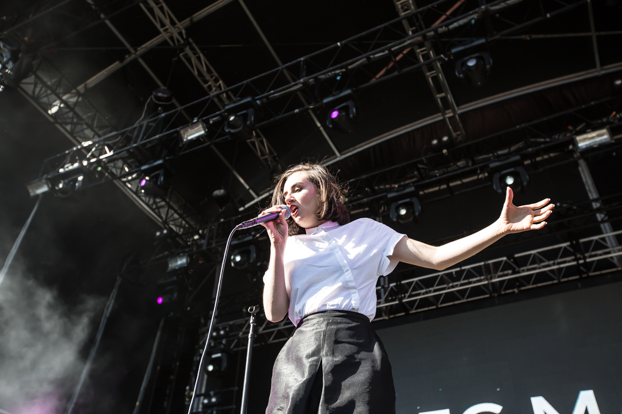 03MegMacGroovintheMoo 1