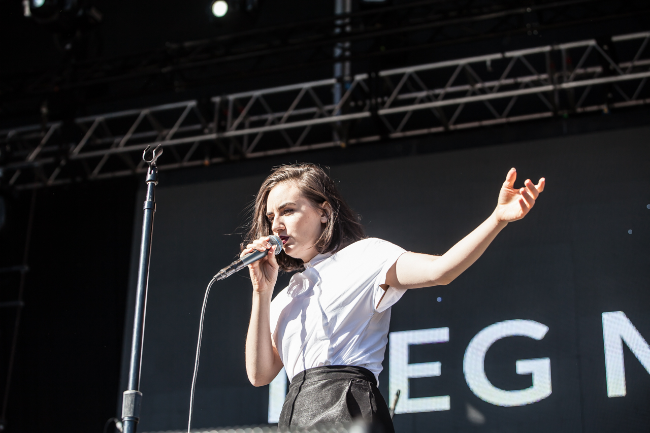 03MegMacGroovintheMoo 12