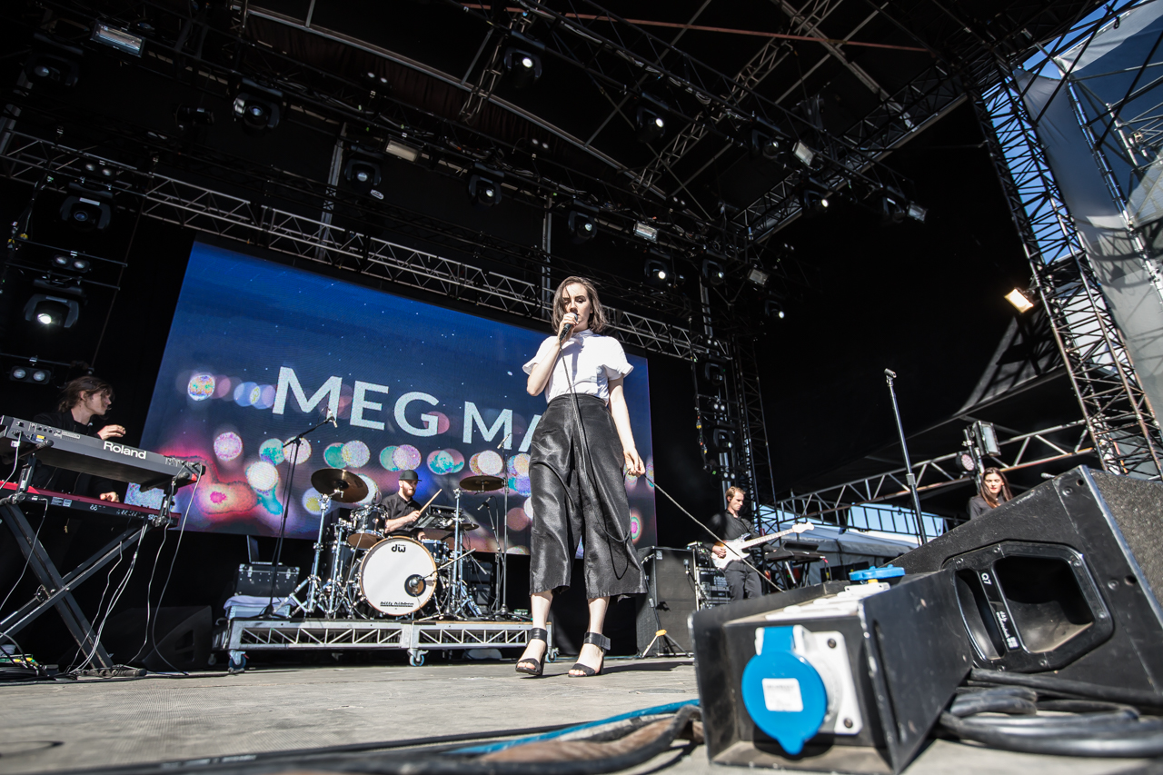 03MegMacGroovintheMoo 2