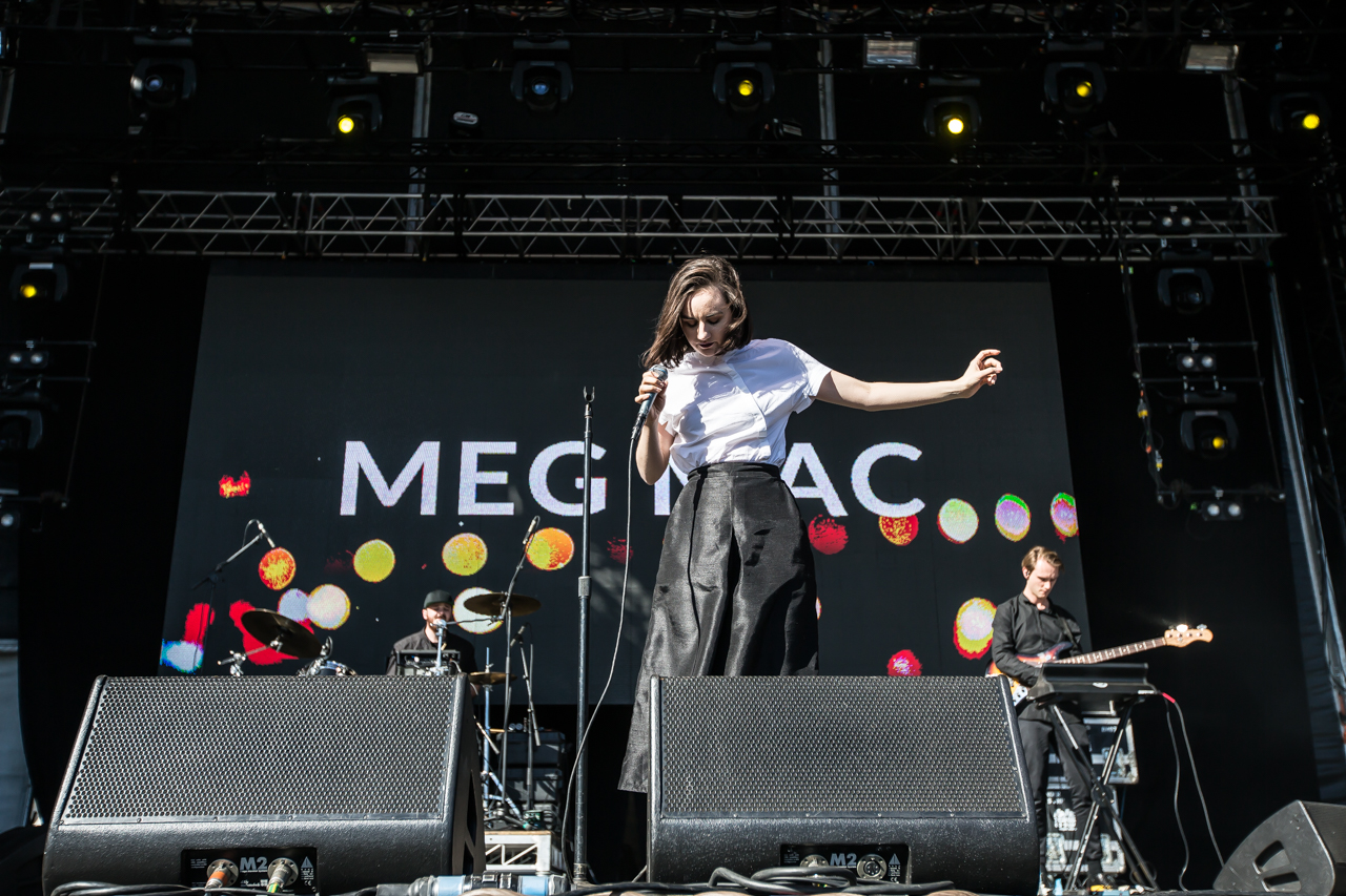 03MegMacGroovintheMoo 5