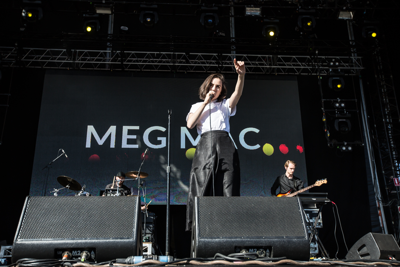 03MegMacGroovintheMoo 6