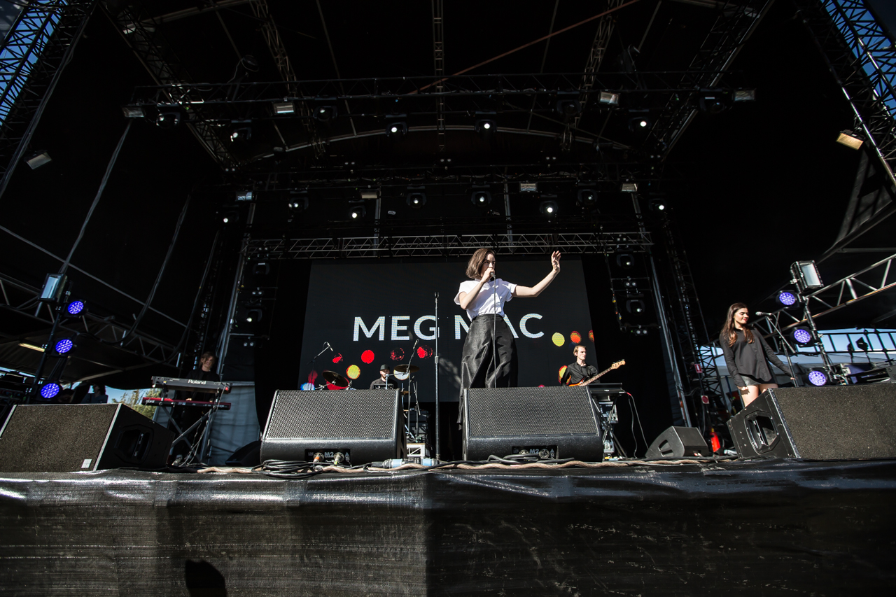 03MegMacGroovintheMoo 7