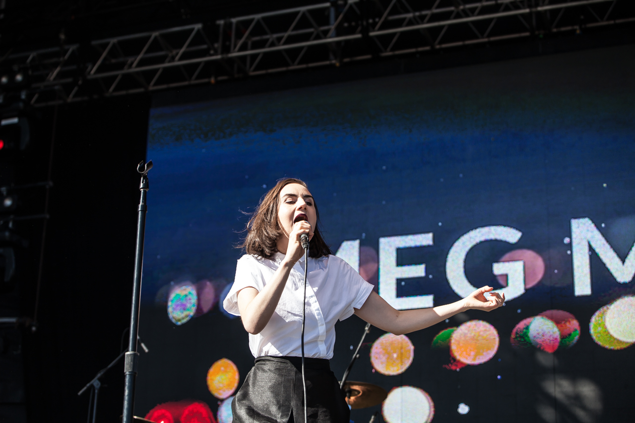 03MegMacGroovintheMoo 8