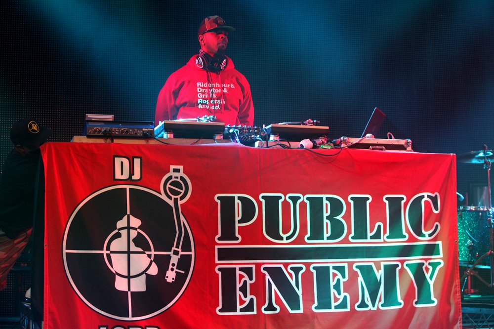 19PublicEnemy008