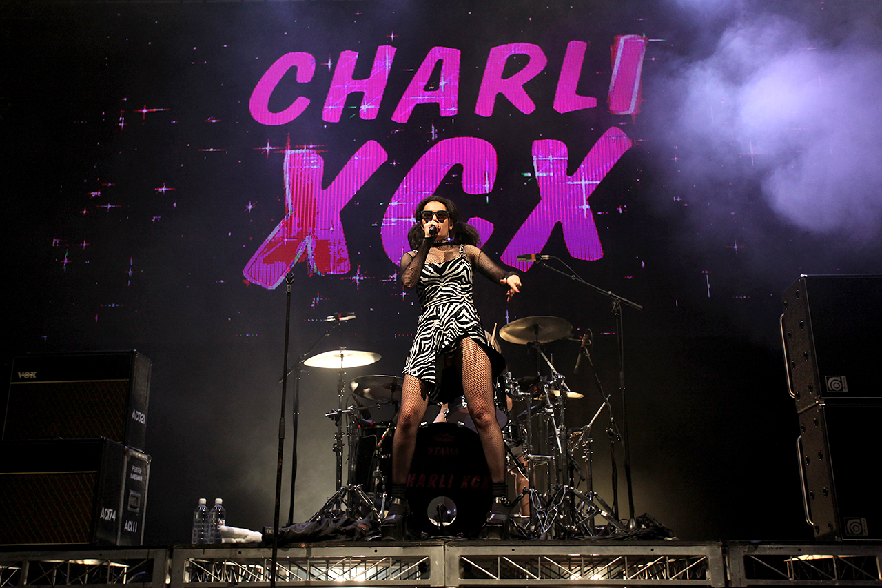 013CharliXCX008