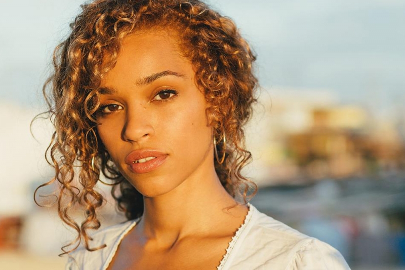 Izzy Bizu