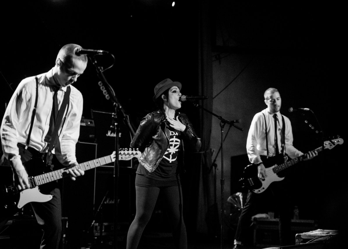 01TheInterruptersHiFiBar006