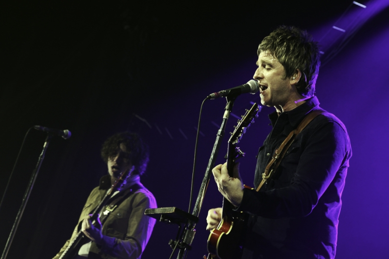 Noel-Noel Gallagher's High Flying Birds-by-Annette-Geneva-12